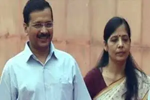 kejriwal wife, arvind kejriwal news, arvind kejriwal wife, kejriwal wife quits IRS, Sunita kejriwal, sunita kejriwal resigns