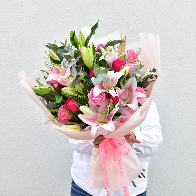 rose and lily bouquet - flower station dubai