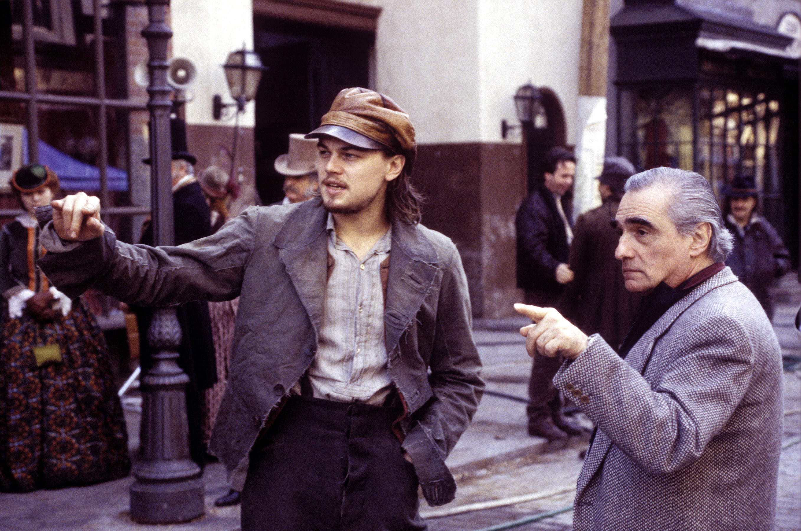 GANGS OF NEW YORK, Leonardo Di Caprio, director Martin Scorsese on the set, 2002, (c) Miramax/courtesy Everett Collection