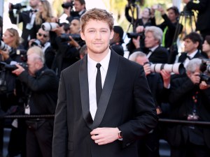 CANNES, FRANCE - MAY 17: Joe Alwyn attends the "Kinds Of Kindness" Red Carpet at the 77th annual Cannes Film Festival at Palais des Festivals on May 17, 2024 in Cannes, France. (Photo by Cindy Ord/Getty Images)