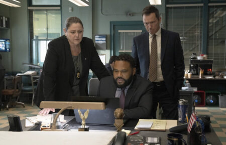 Camryn Manheim as Lieutenant Kate Dixon, Anthony Anderson as Detective Kevin Bernard, Jeffrey Donovan as Detective Frank Cosgrove in Law & Order