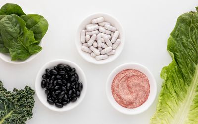 Zeaxanthin soft gels, capsules, powder, spinach, kale, and lettuce