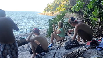 praia de nudismo, naturista, Taissa Winkler, Paty Bumbum