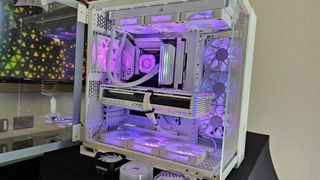 A look at a white version of Corsair's upcoming 6500X Mid Tower Case.