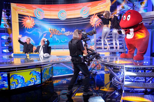 Paff, Boom, Bang! Die Sender von Media for Europe sind um einen Knalleffekt nie verlegen, hier Canale 5 mit dem Satireformat „Striscia la notizia“