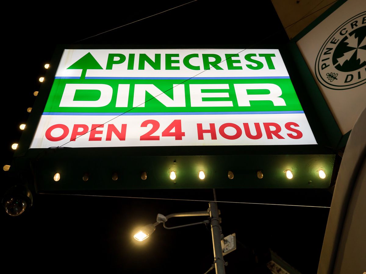 The Pinecrest Diner sign.