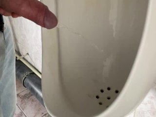 man pissing, offentliche toilette, pov, verified amateurs