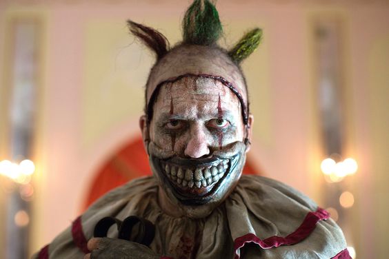 AMERICAN HORROR STORY: FREAK SHOW "Massacres and Matinees"- Episode 402 (Airs Wednesday, October 15, 10:00 PM e/p) --Pictured: John Carroll Lynch as Twisty the Clown. CR: Michele K. Short/FX