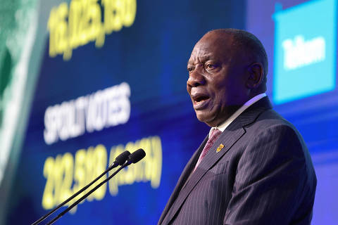 South African President Cyril Ramaphosa speaks as people attend the announcement of the election results at the National Results Operation Centre of the IEC, which serves as an operational hub where results of the national election are displayed, in Midrand, South Africa June 2, 2024. REUTERS/Alet Pretorius ORG XMIT: LIVE