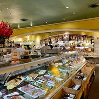 Photo taken at eatZi&amp;#39;s Market &amp;amp; Bakery by Omar on 3/14/2021
