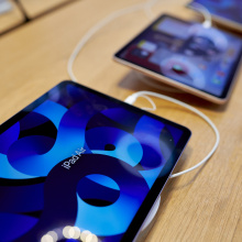 iPads in Apple Store