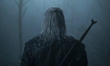 Liam Hemsworth seen from the back as Geralt of Rivia in "The Witcher"