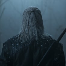 Liam Hemsworth seen from the back as Geralt of Rivia in "The Witcher"