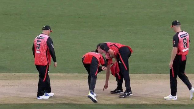 
Teams fume as Big Bash match abandoned due to dangerous pitch 