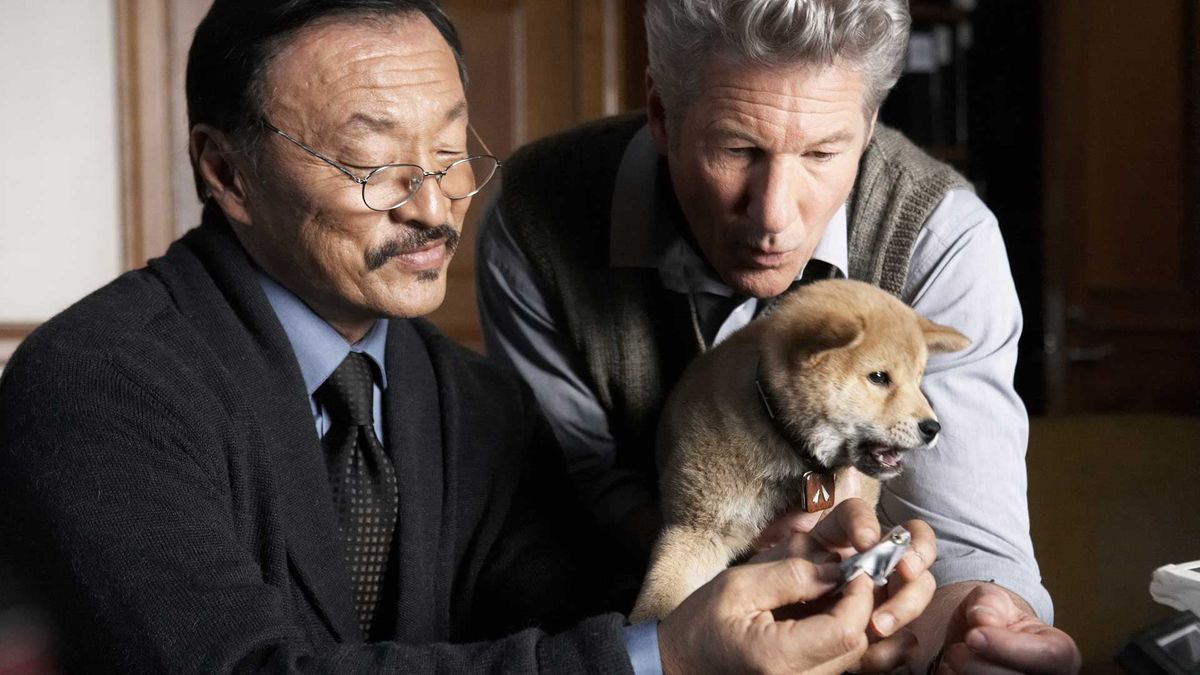 Richard Gere and Cary-Hiroyuki Tagawa in Hachi: A Dog's Tale (2009)