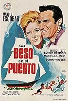 Manolo Escobar and Ingrid Pitt in Un beso en el puerto (1966)