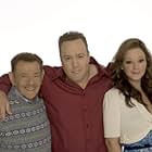 Jerry Stiller, Kevin James, and Leah Remini in The King of Queens (1998)
