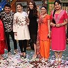 Paresh Ganatra, Manisha Koirala, Upasana Singh, Kiku Sharda, Sumona Chakravarti, and Kapil Sharma in The Kapil Sharma Show (2016)