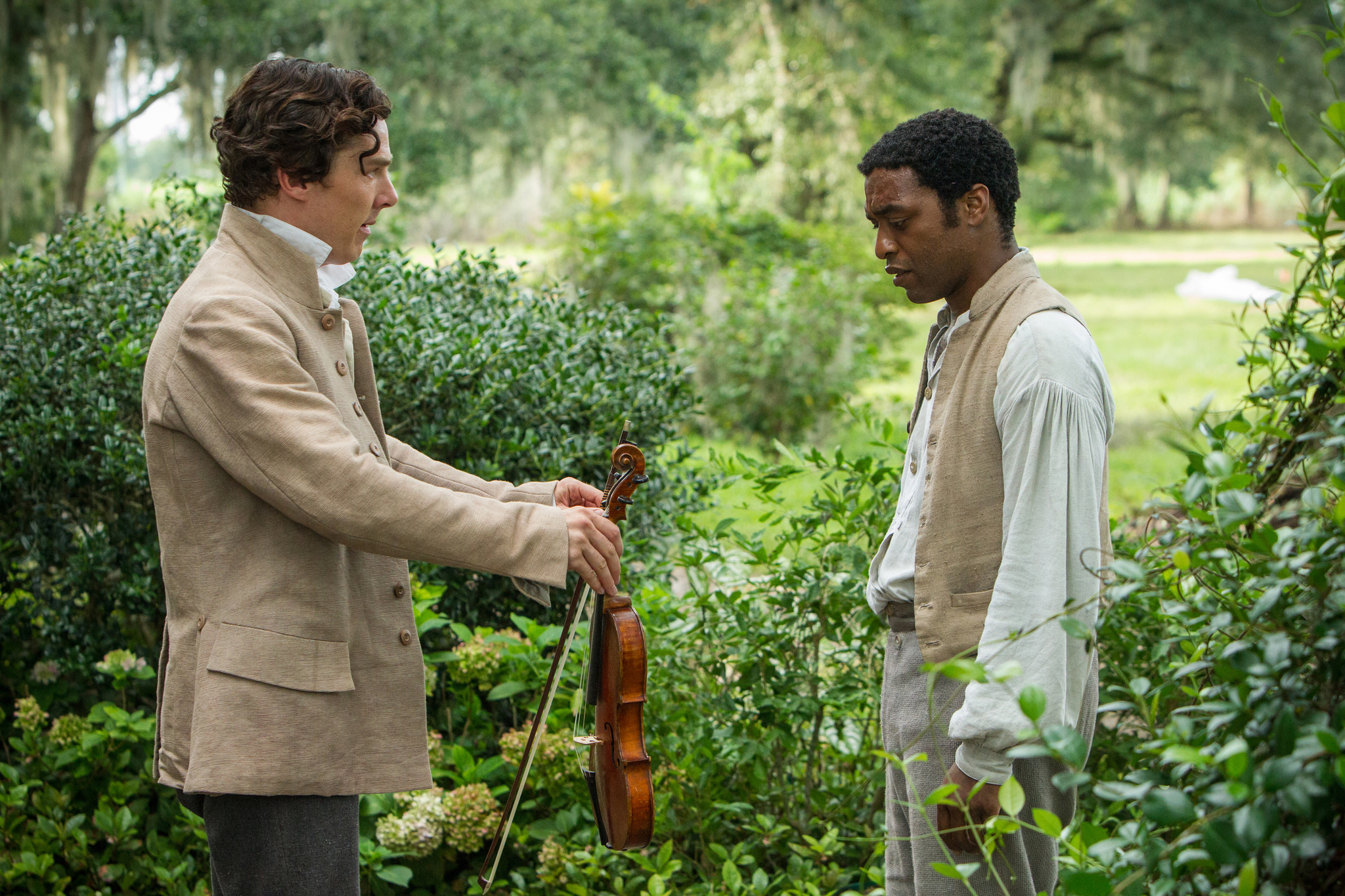 Chiwetel Ejiofor and Benedict Cumberbatch in 12 Years a Slave (2013)