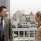 Sarah Michelle Gellar and Ryo Ishibashi in The Grudge (2004)