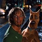 (L-r) Shaggy (MATTHEW LILLARD) and SCOOBY-DOO in Warner Bros. Pictures' live-action comedy "Scooby-Doo."	     