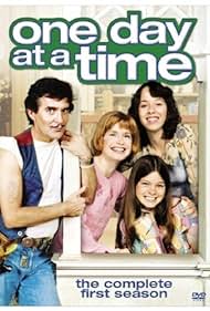 Valerie Bertinelli, Bonnie Franklin, Pat Harrington Jr., and Mackenzie Phillips in One Day at a Time (1975)