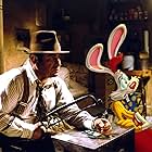 Bob Hoskins and Charles Fleischer in Who Framed Roger Rabbit (1988)