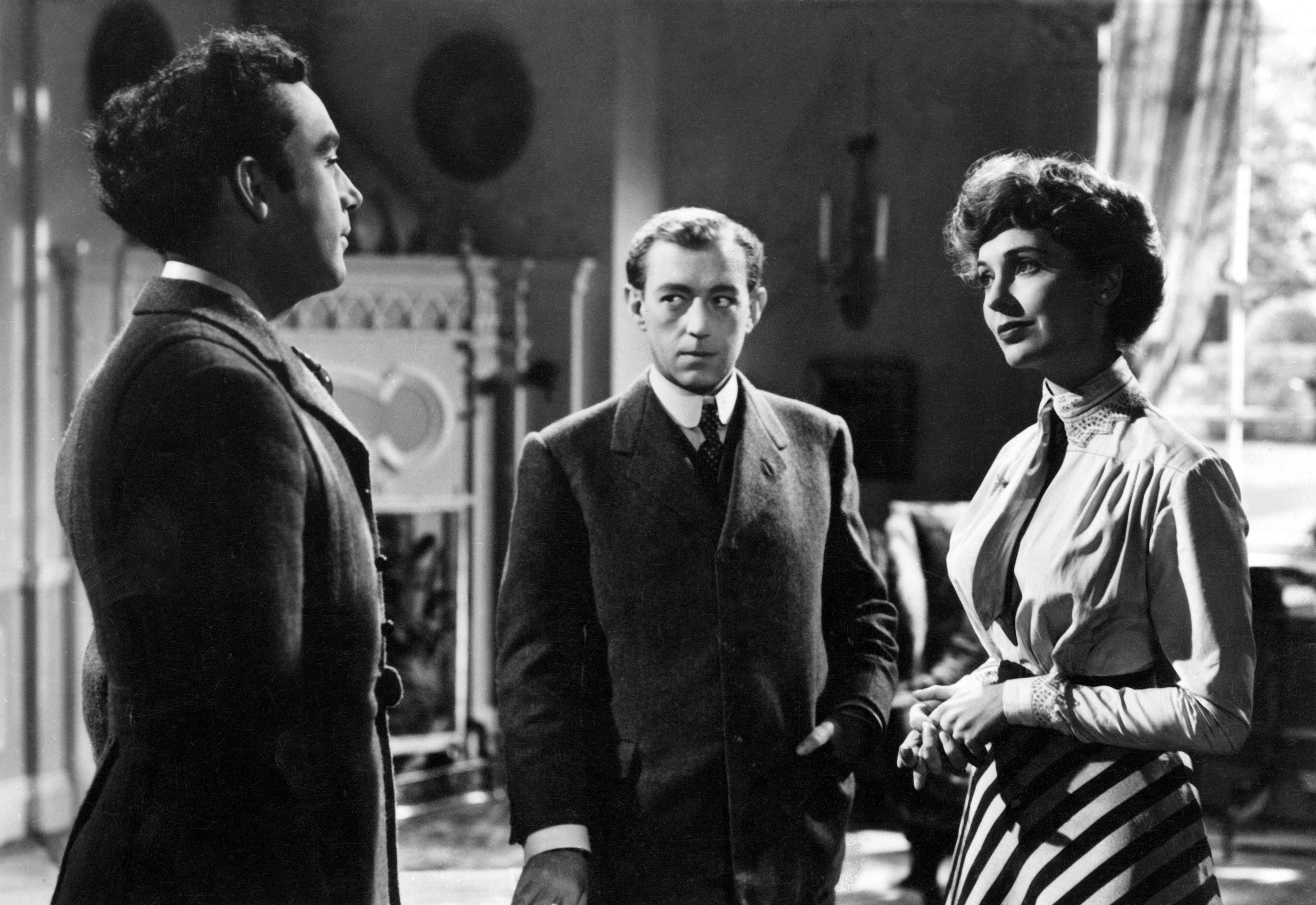Alec Guinness, Valerie Hobson, and Dennis Price in Kind Hearts and Coronets (1949)