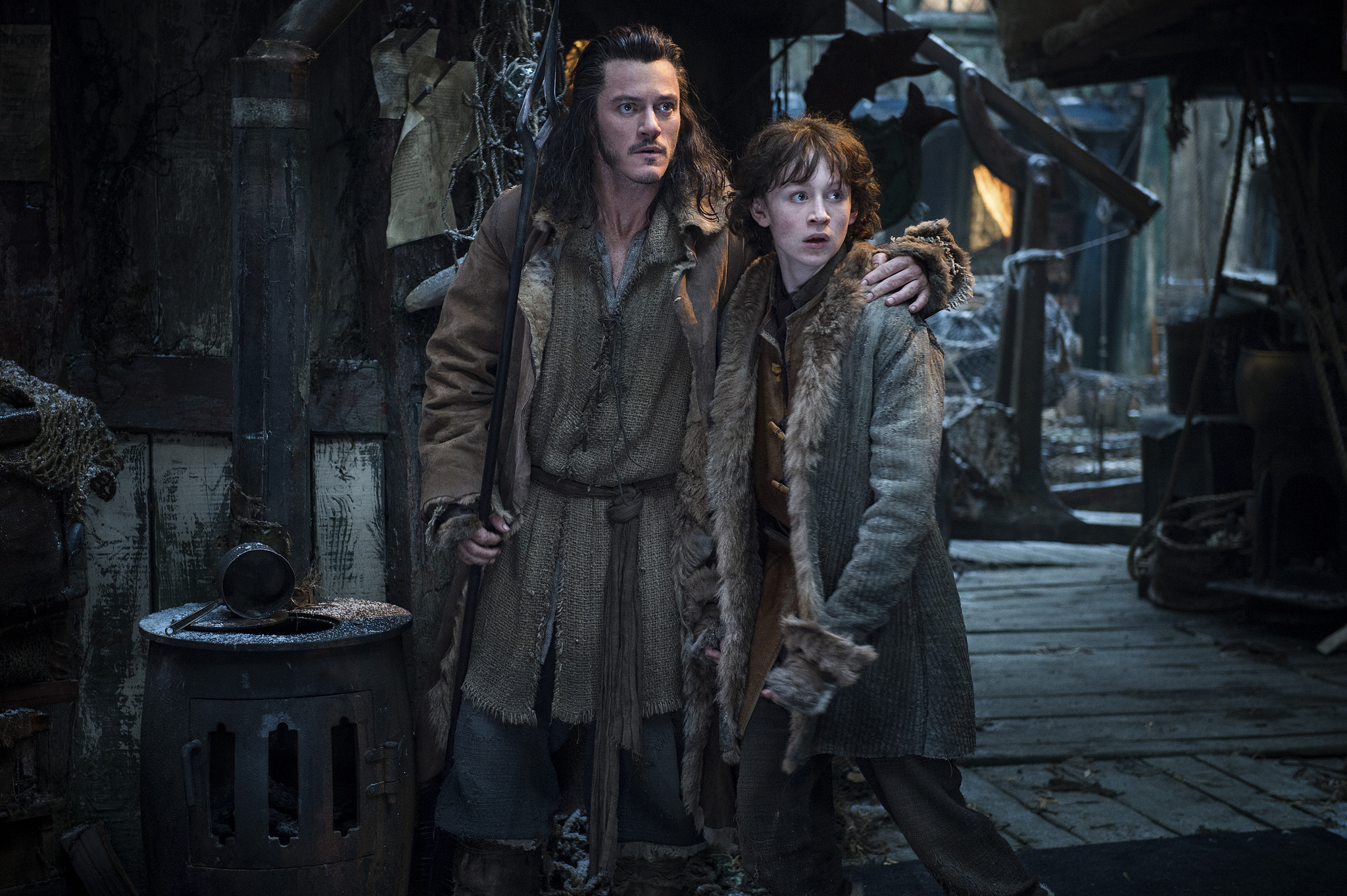 Luke Evans and John Bell in The Hobbit: The Desolation of Smaug (2013)