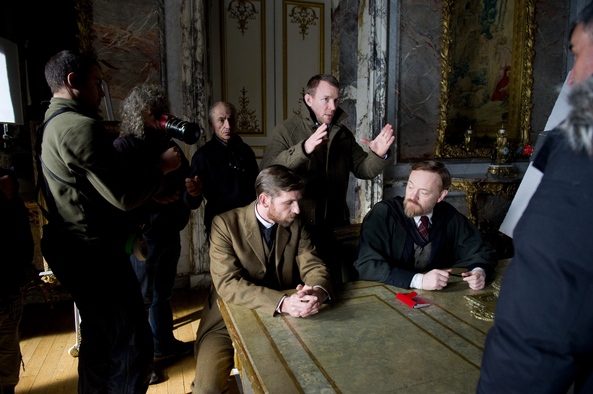 Guy Ritchie and Jared Harris in Sherlock Holmes: A Game of Shadows (2011)