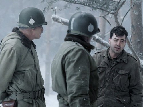Dale Dye and Ron Livingston in Band of Brothers (2001)