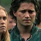 Eliza Taylor and Thomas McDonell in The 100 (2014)