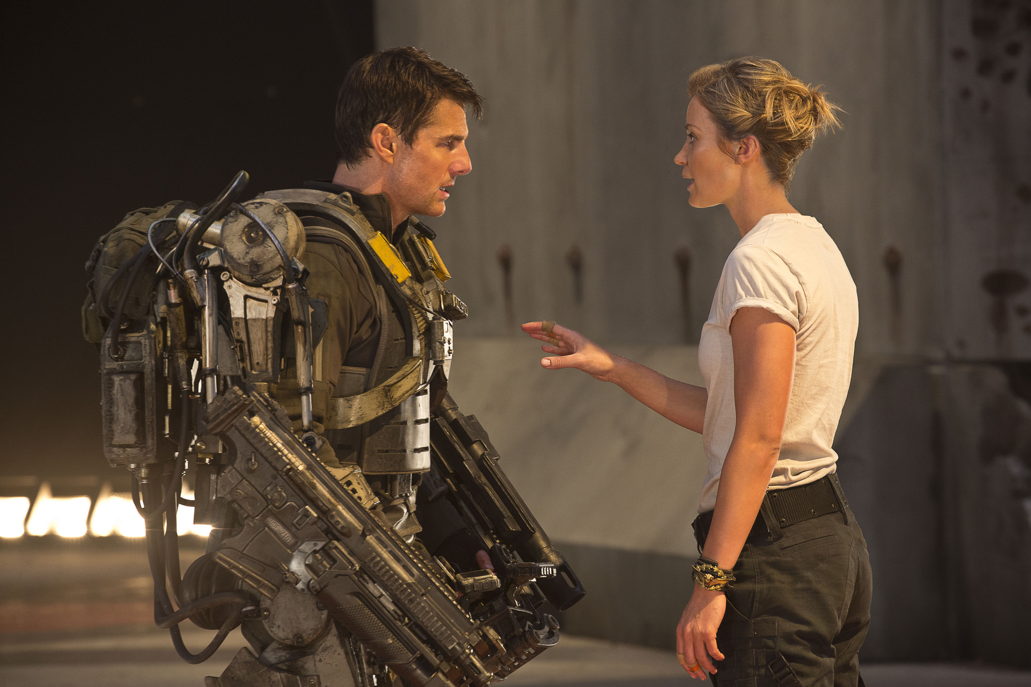 Tom Cruise and Emily Blunt in Edge of Tomorrow (2014)