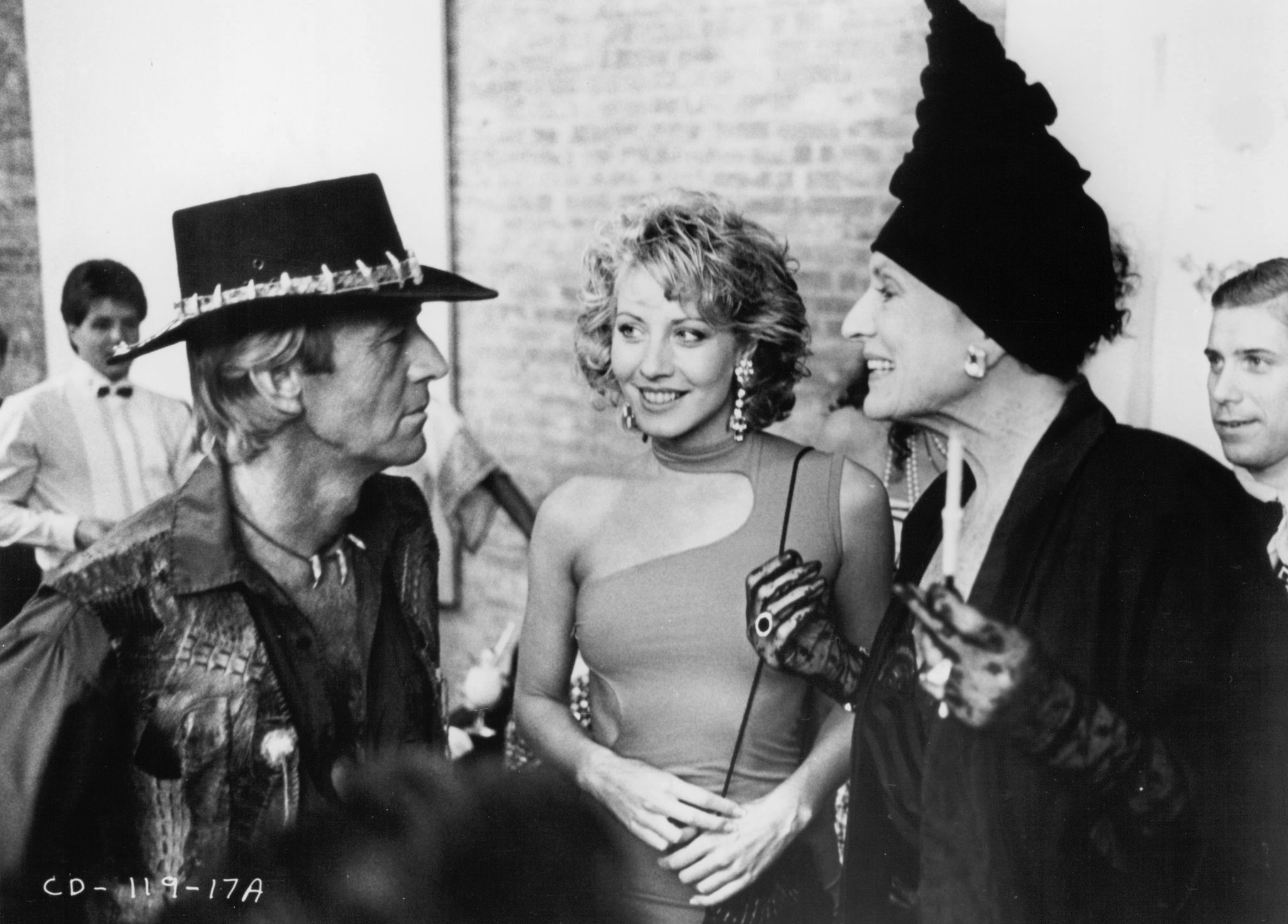 Paul Hogan, Anne Francine, and Linda Kozlowski in Crocodile Dundee (1986)