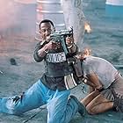 Téa Leoni and Martin Lawrence in Bad Boys (1995)