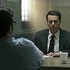 Jonathan Groff and Cameron Britton in Mindhunter (2017)
