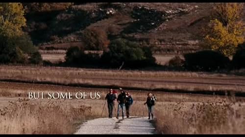 An American father travels to France to recover the body of his estranged son who died while traveling "El camino de Santiago" from France to Santiago de Compostela (Spain).