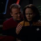 Robert Duncan McNeill and Roxann Dawson in Star Trek: Voyager (1995)