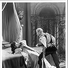 Laurence Olivier and Eileen Herlie in Hamlet (1948)