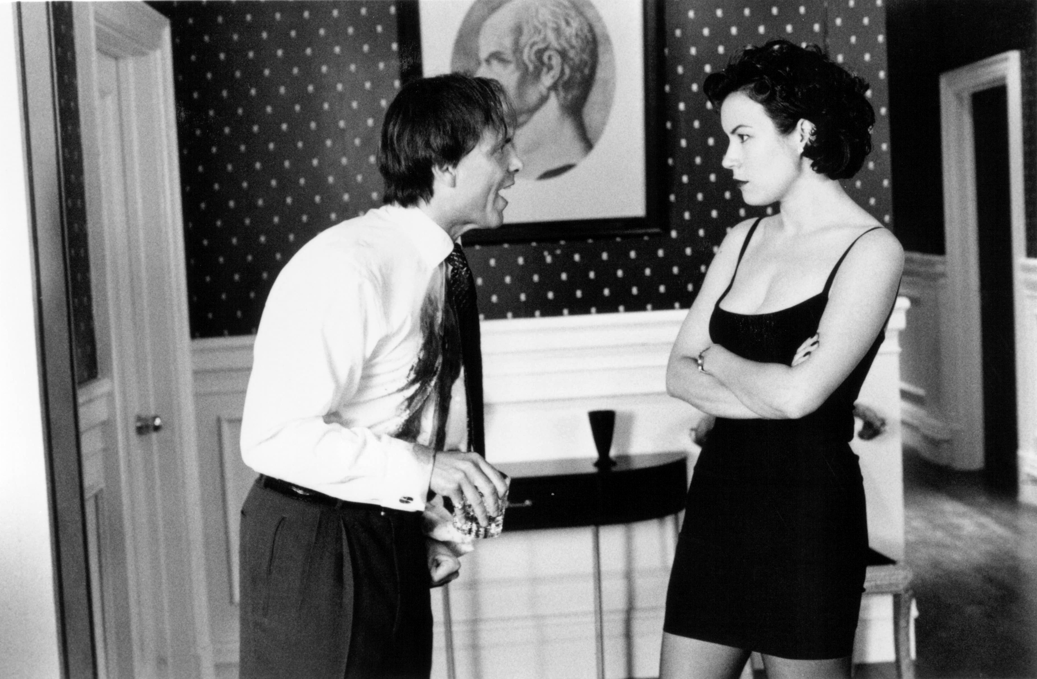Jennifer Tilly and Joe Pantoliano in Bound (1996)