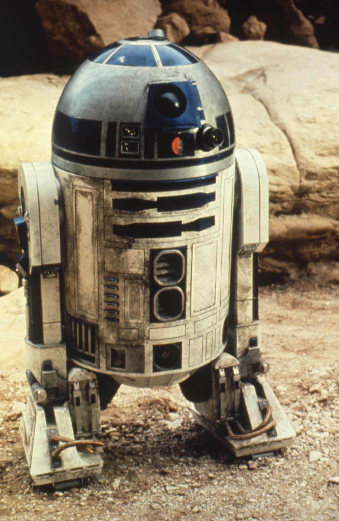 Kenny Baker in Star Wars: Episode IV - A New Hope (1977)