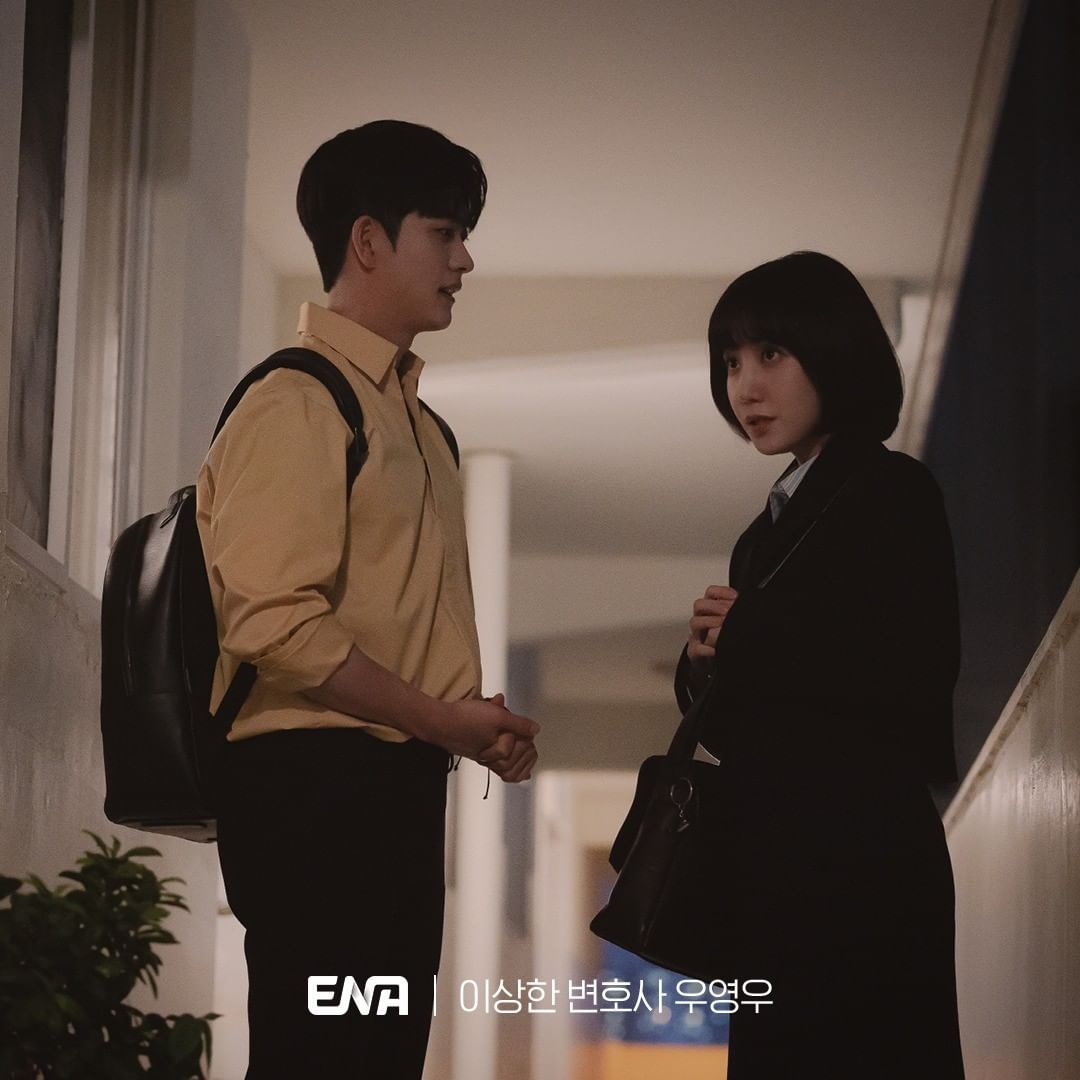 Park Eun-bin and Kang Tae-oh in Extraordinary Attorney Woo (2022)