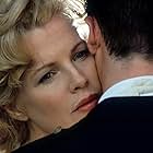 Kim Basinger and Guy Pearce in L.A. Confidential (1997)