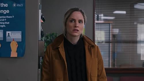 Joanna finds an unidentified man dead in a lift in a underground car park after a devastating flood, police assumes that he became trapped as the waters rose, but she is obsessed with discovering what happened to him