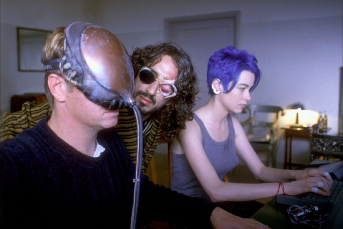 Christopher Lambert, Stefania Rocca, and Sergio Rubini in Nirvana (1997)