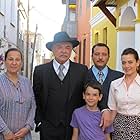 Çetin Tekindor, Yigit Özsener, Gökçe Bahadir, Sacide Tasaner, and Durukan Çelikkaya in My Grandfather's People (2011)