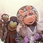 Robin the Frog, Kermit the Frog, and Miss Piggy in The Muppet Christmas Carol (1992)
