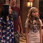 Nathan Kress, Miranda Cosgrove, and Jennette McCurdy in iCarly: iGo to Japan (2008)