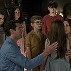 Carla Gugino, Henry Thomas, Mckenna Grace, Lulu Wilson, Julian Hilliard, Paxton Singleton, and Violet McGraw in The Haunting of Hill House (2018)