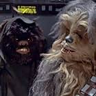 Lydia Green and Peter Mayhew in Star Wars: Episode VI - Return of the Jedi (1983)